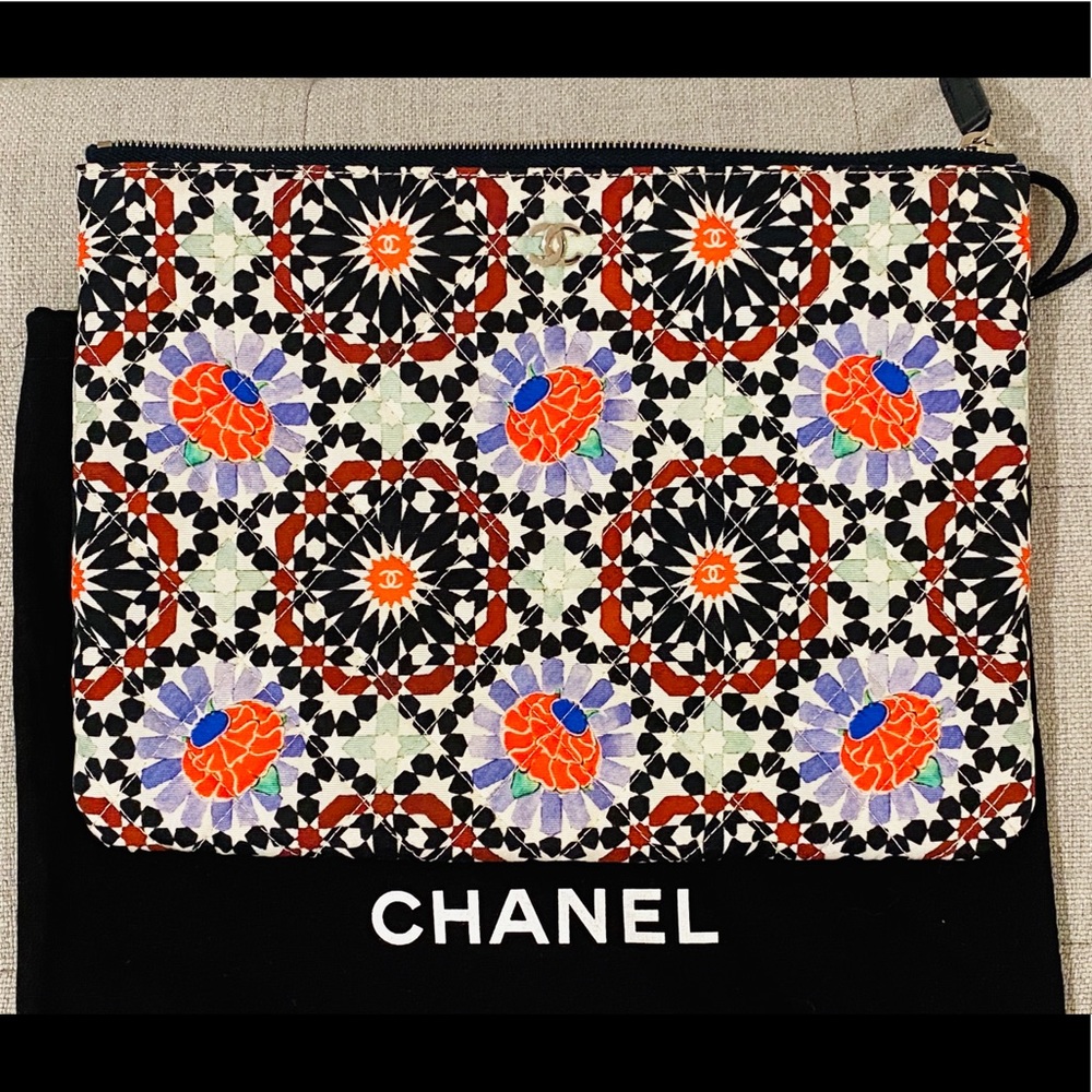 SOLD 🌟Chanel Limited Edition Dubai Cruise Clutch